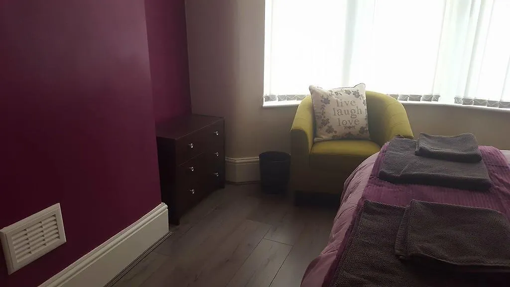 Liverpool Gidlow House Sleeps 8 - Infinity Apartments 4*,