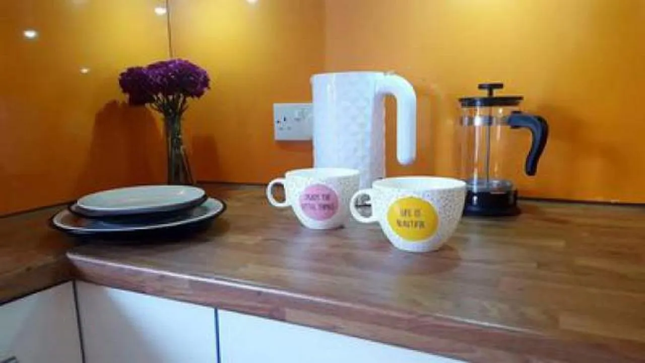 Liverpool Gidlow House Sleeps 8 - Infinity Apartments