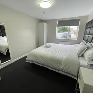 Aparthotel Mays Apartments: Centre Convenience With Free Parking, Liverpool