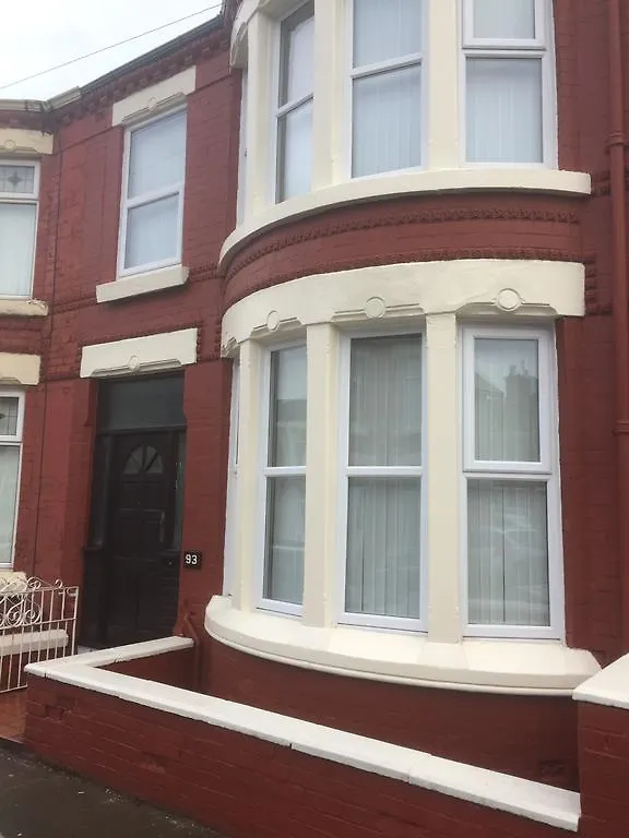 Liverpool Gidlow House Sleeps 8 - Infinity Apartments