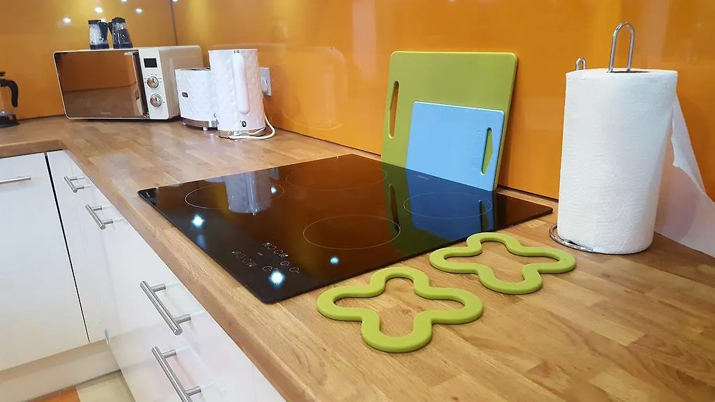 Liverpool Gidlow House Sleeps 8 - Infinity Apartments Pensionat