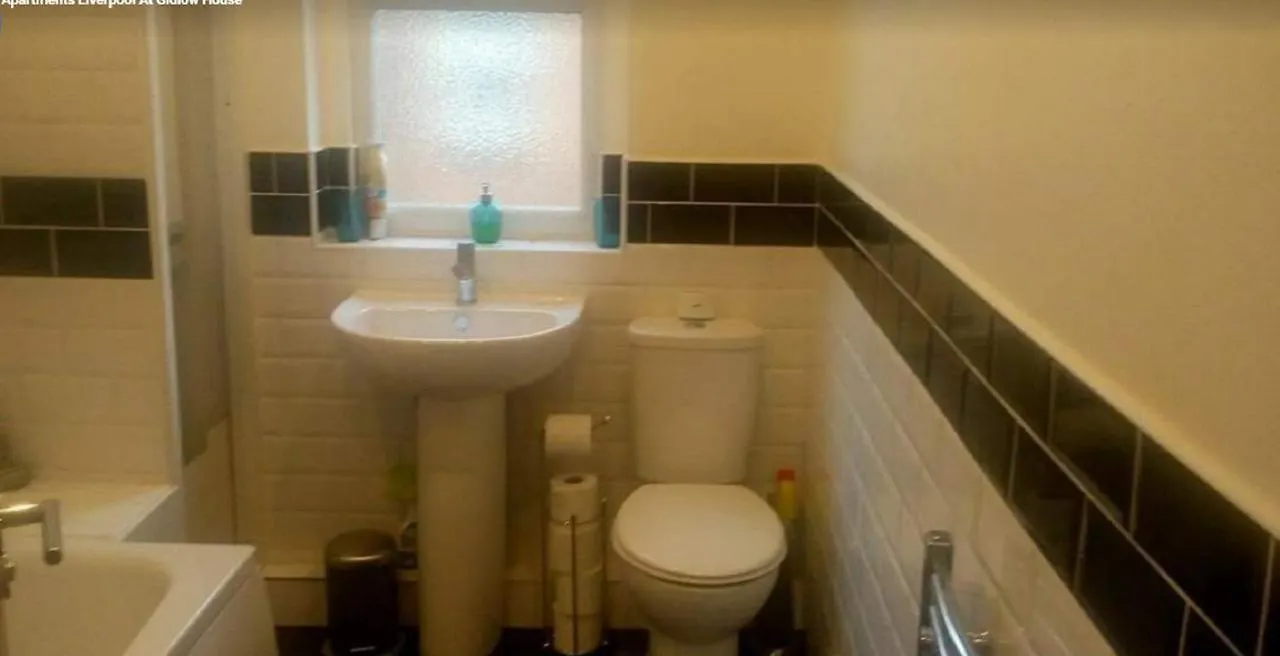 Liverpool Gidlow House Sleeps 8 - Infinity Apartments United Kingdom