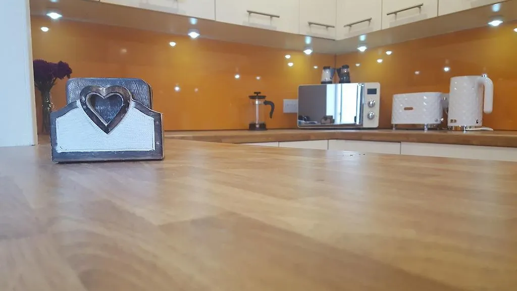 Liverpool Gidlow House Sleeps 8 - Infinity Apartments Guest house