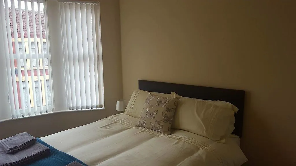 **** Guest house Liverpool Gidlow House Sleeps 8 - Infinity Apartments United Kingdom