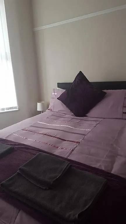 Liverpool Gidlow House Sleeps 8 - Infinity Apartments 4*,