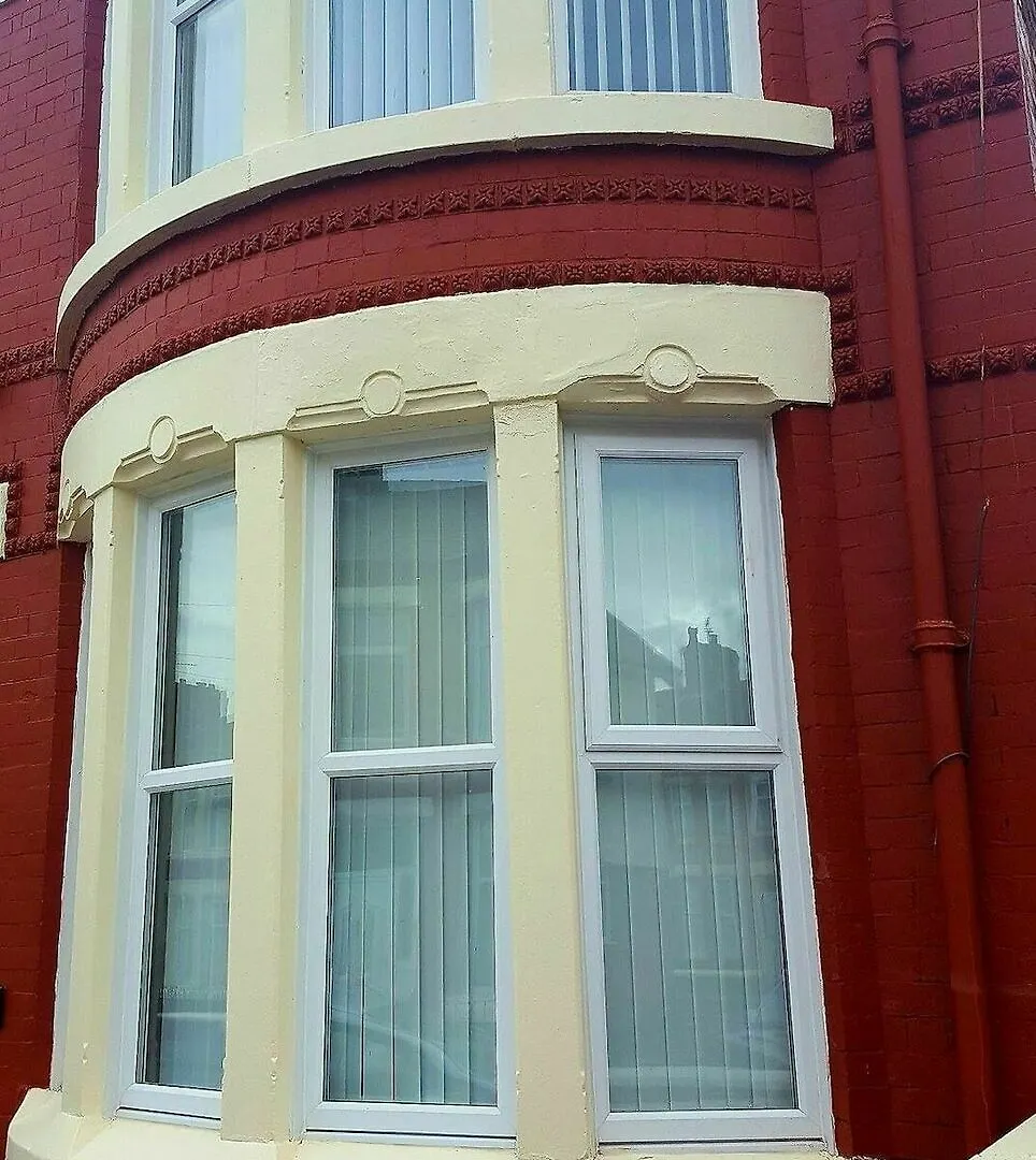 Liverpool Gidlow House Sleeps 8 - Infinity Apartments Guest house