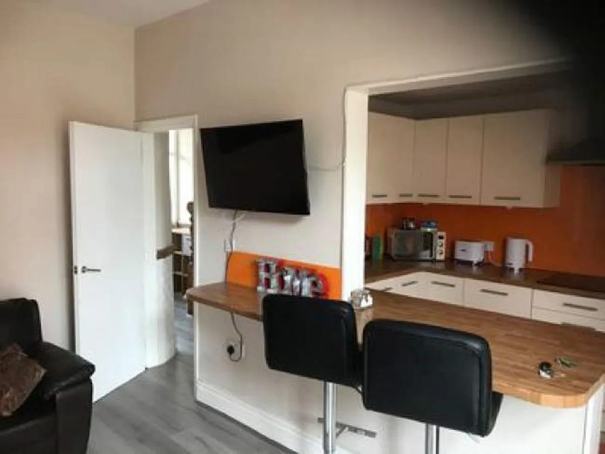 Liverpool Gidlow House Sleeps 8 - Infinity Apartments United Kingdom